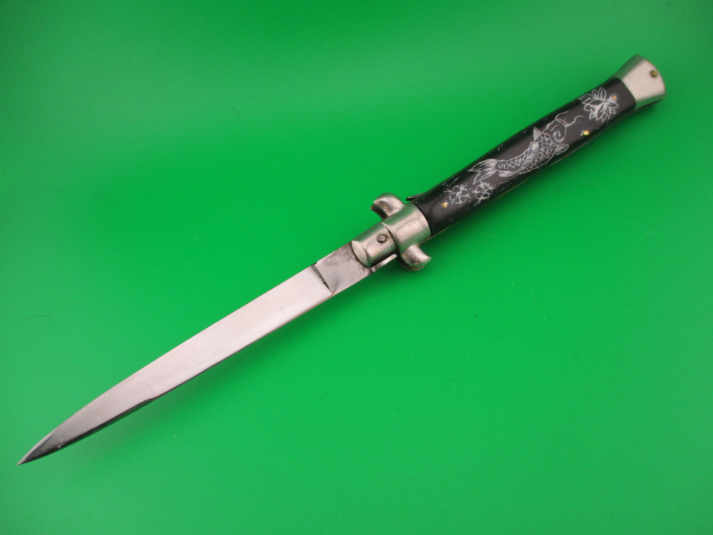 Rostfrei R-V 28cm Italian Stiletto Black Scrimshaw Koi Lotus blossoms automatic knife