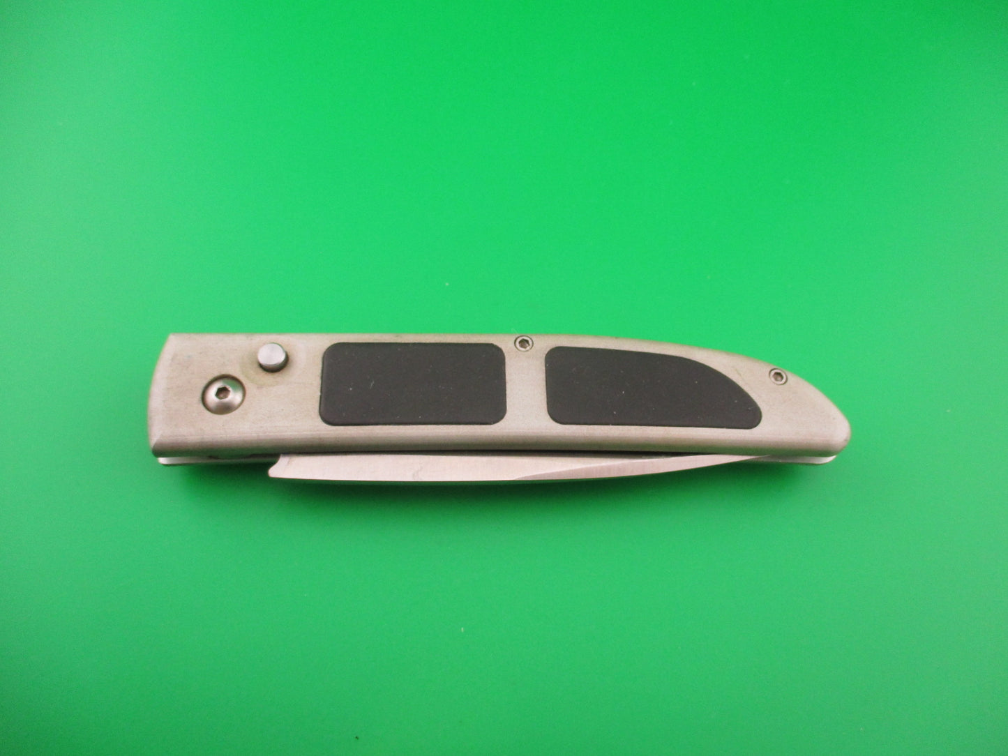 Benchmade 3000S Mel Pardue design Gray/black semi serrated blade automatic