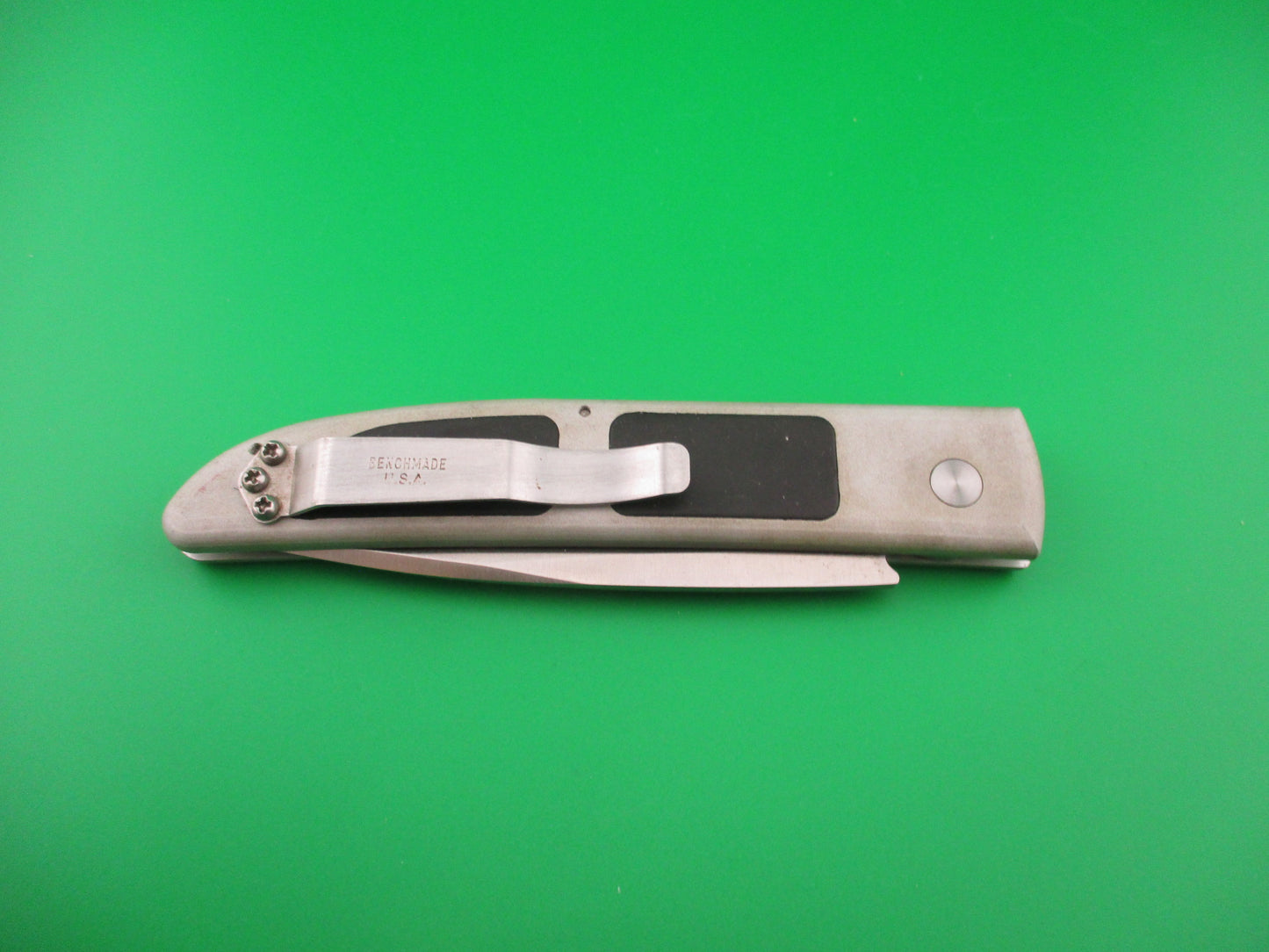 Benchmade 3000S Mel Pardue design Gray/black semi serrated blade automatic