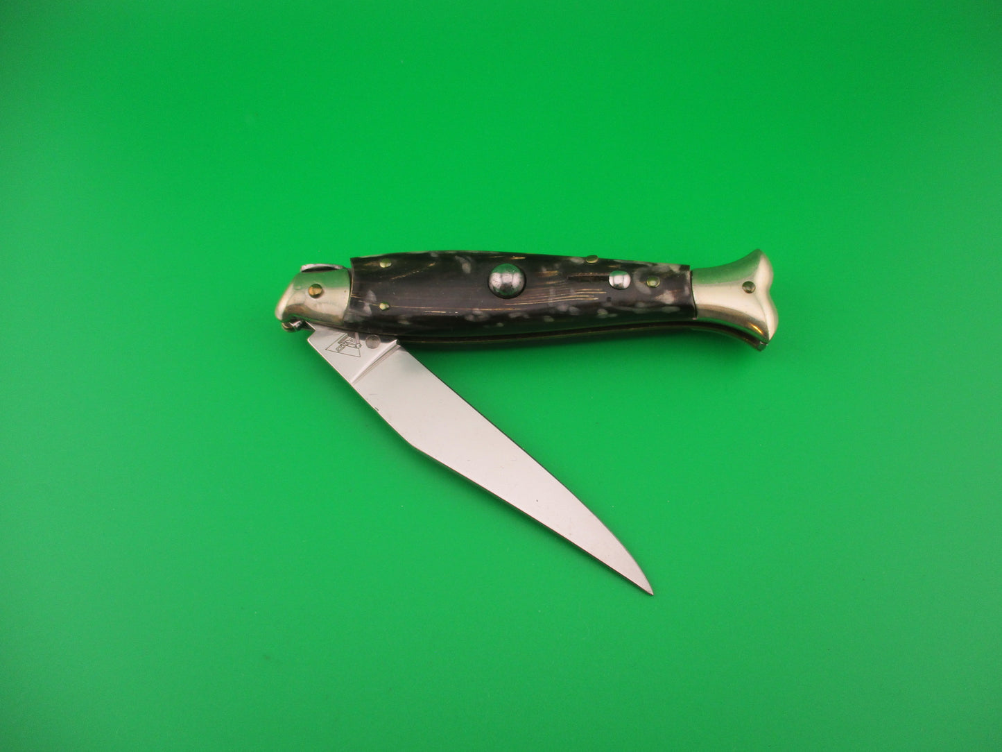 AKC 20cm Italian Picklock Fishtail Dark horn automatic knife