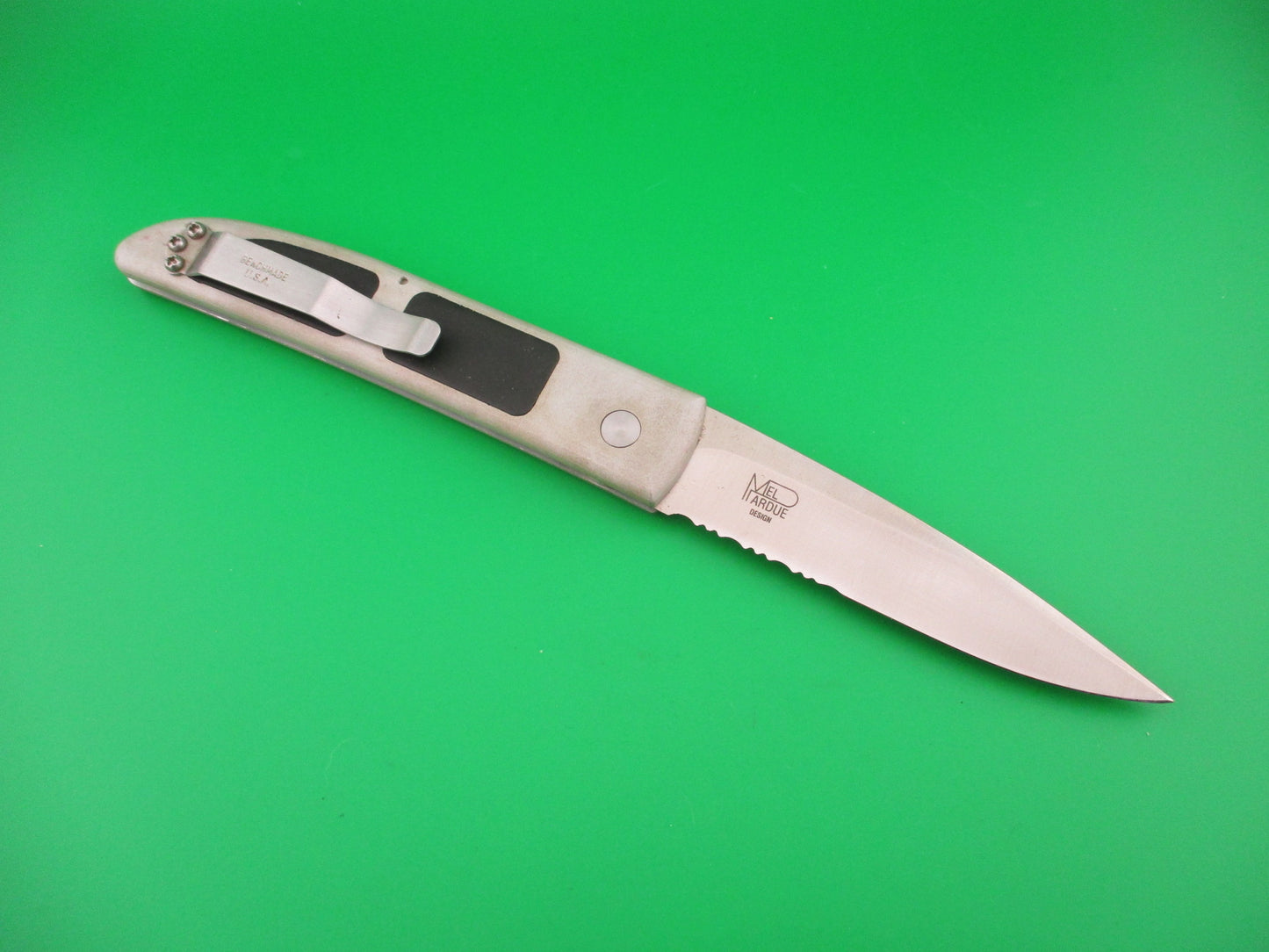 Benchmade 3000S Mel Pardue design Gray/black semi serrated blade automatic