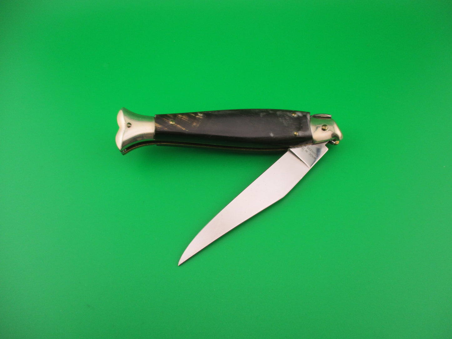 AKC 20cm Italian Picklock Fishtail Dark horn automatic knife