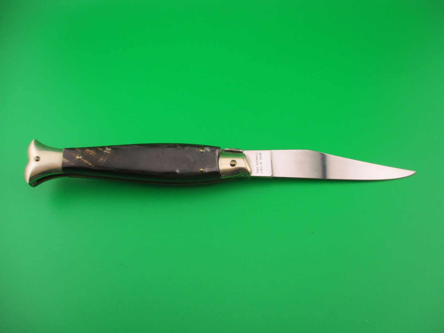 AKC 20cm Italian Picklock Fishtail Dark horn automatic knife