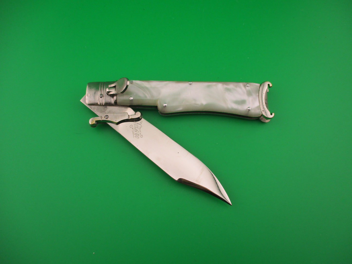 TOLEDO 23cm Spanish Lever Swing Guard Shell puller Pearlex vintage automatic knife