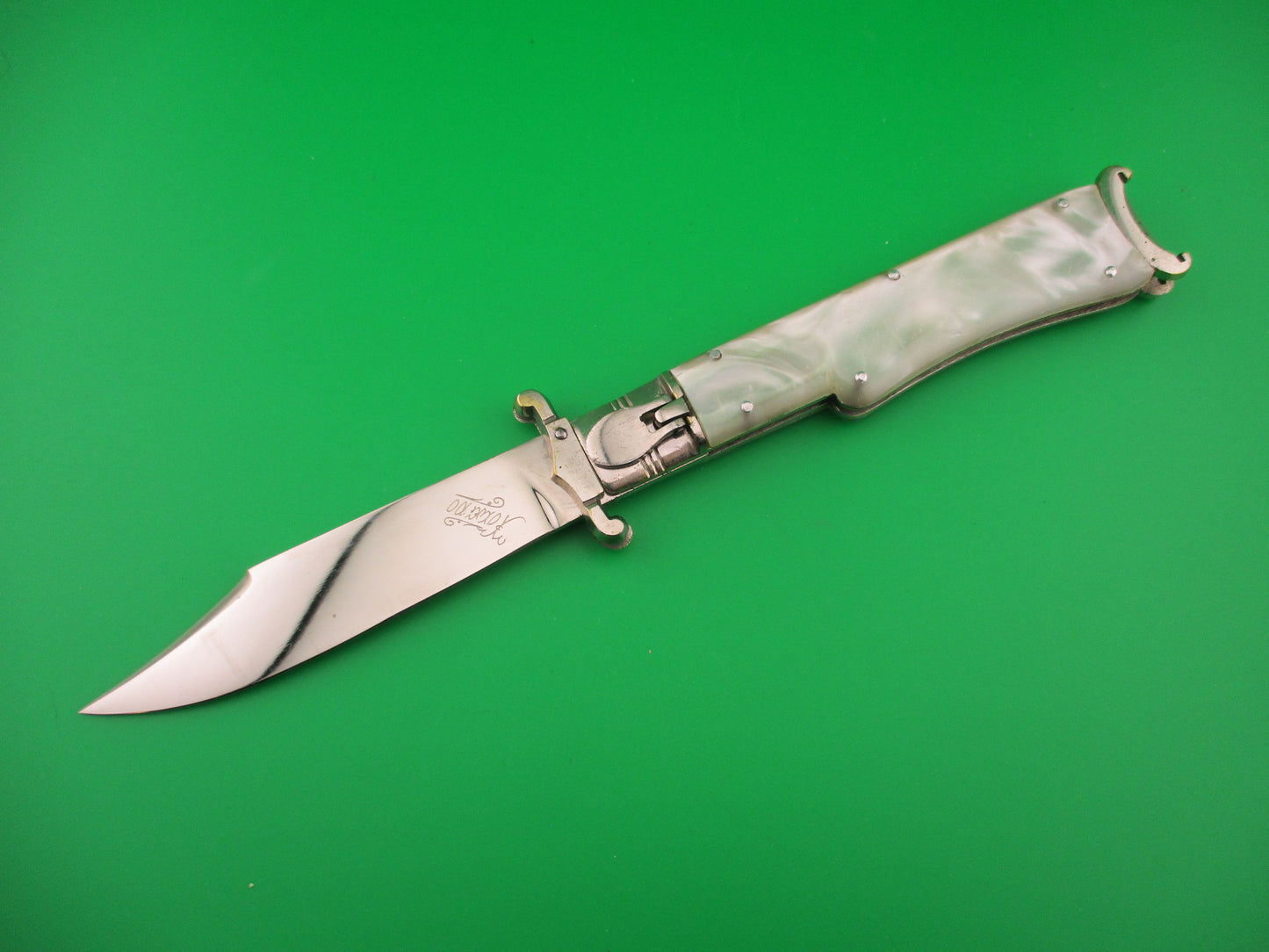 TOLEDO 23cm Spanish Lever Swing Guard Shell puller Pearlex vintage automatic knife