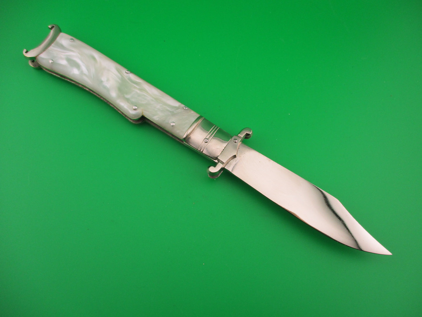 TOLEDO 23cm Spanish Lever Swing Guard Shell puller Pearlex vintage automatic knife