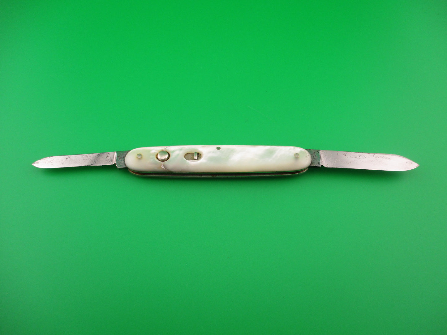 SHAPLEIGH HDW CO DE B19 Medium double MOP switchblade knife w etch