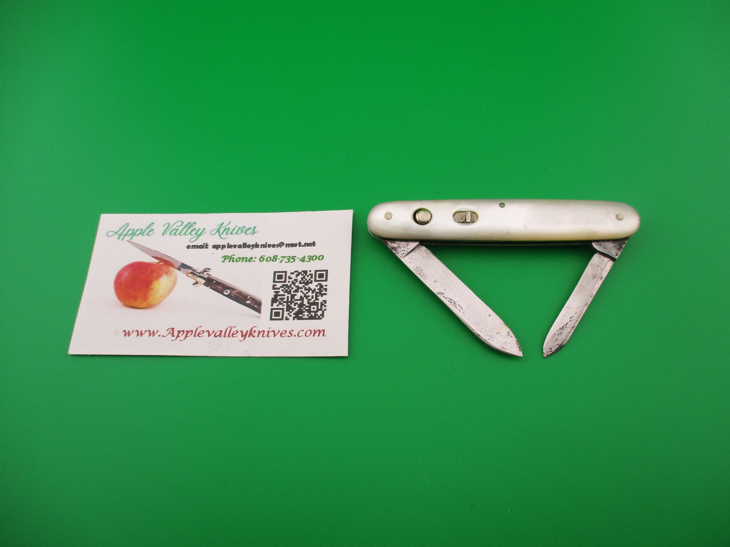 SHAPLEIGH HDW CO DE B19 Medium double MOP switchblade knife w etch