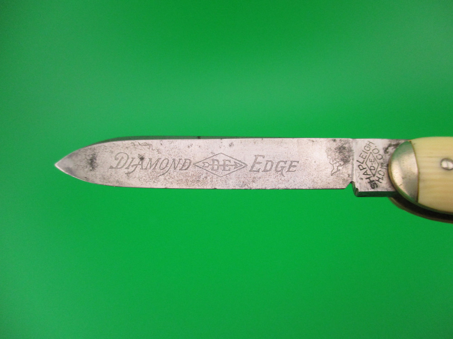 SHAPLEIGH HDW CO DE Etched Medium double Ivory cell Tip bolster switchblade knife