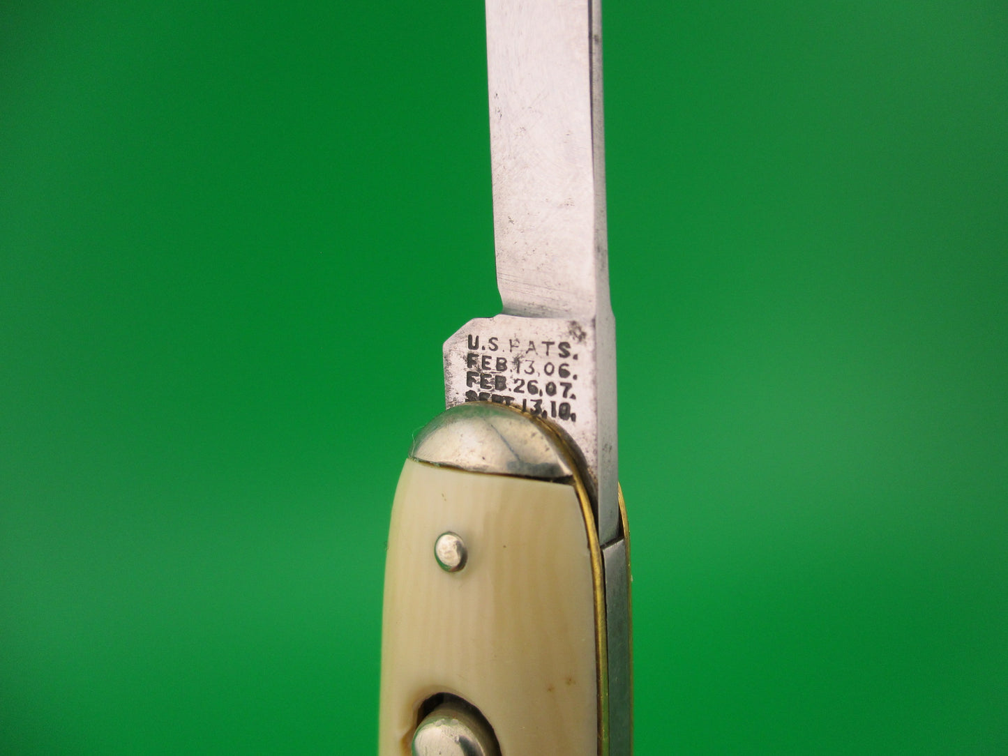 SHAPLEIGH HDW CO DE Etched Medium double Ivory cell Tip bolster switchblade knife