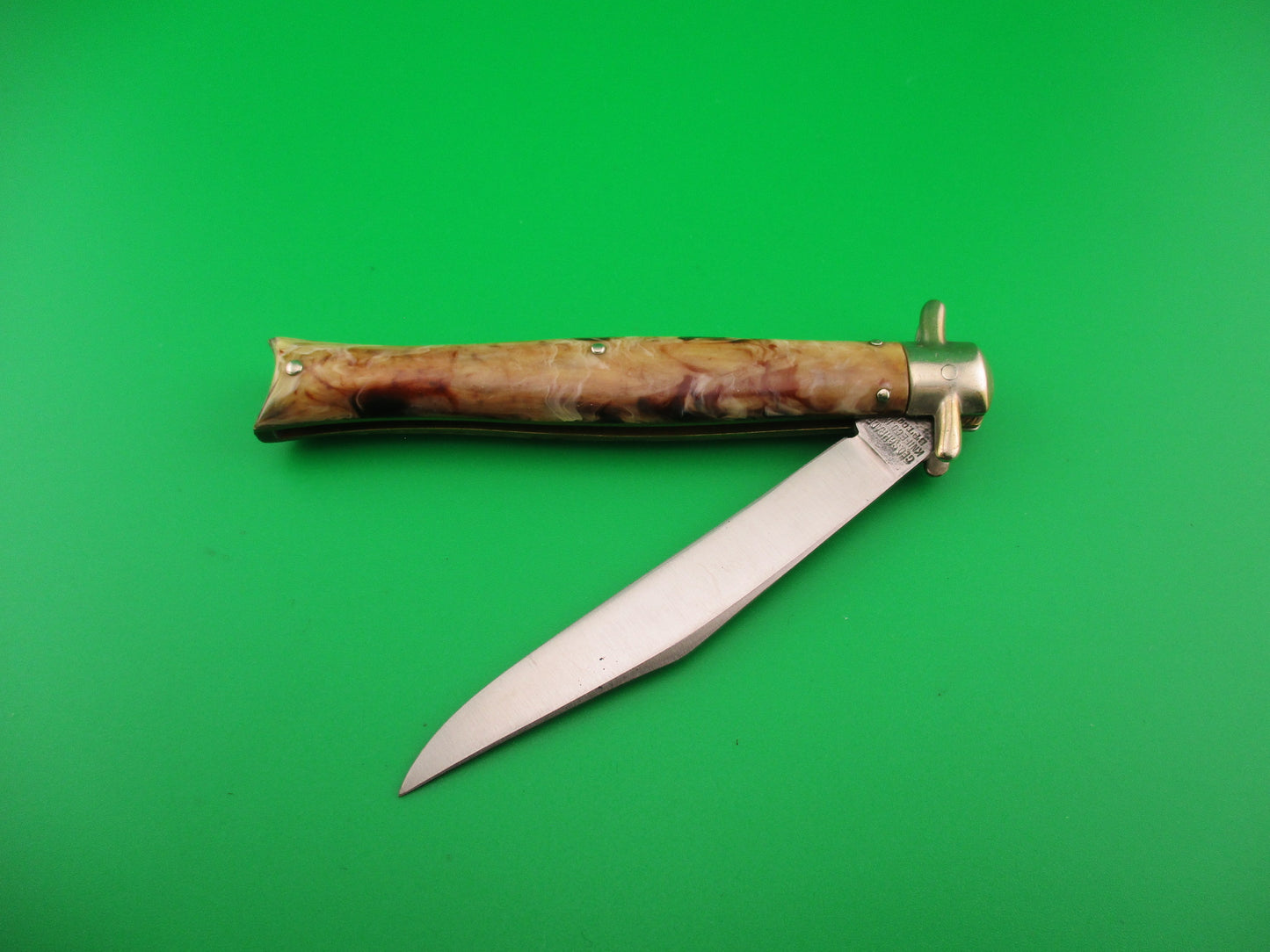 PRESTO PAT JAN 30, 40 Bowtie #5500 Carmel Cream Swirl vintage automatic knife