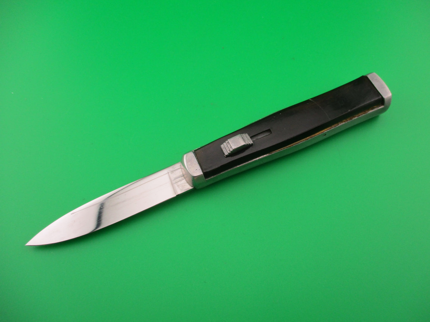Sterile 18cm Spanish Black OTF Aluminum frame and button automatic knife