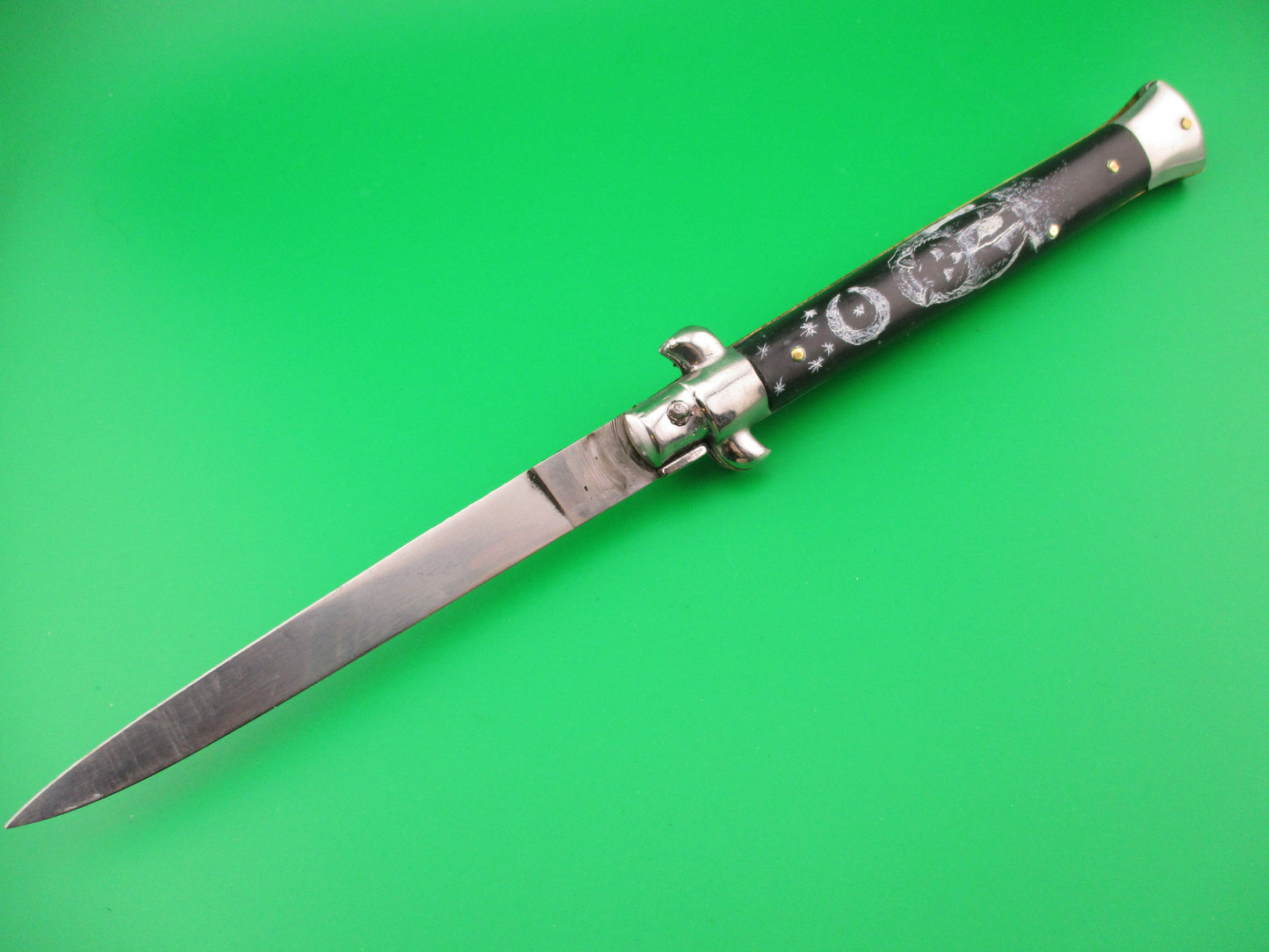 Sterile 28cm Italian Stiletto Black Scrimshaw Bear, Flames & Moon automatic knife