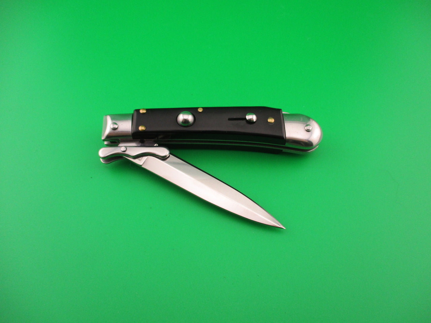 AKC World 19cm Italian Style Medici Black horn Swing guard automatic knife new in box