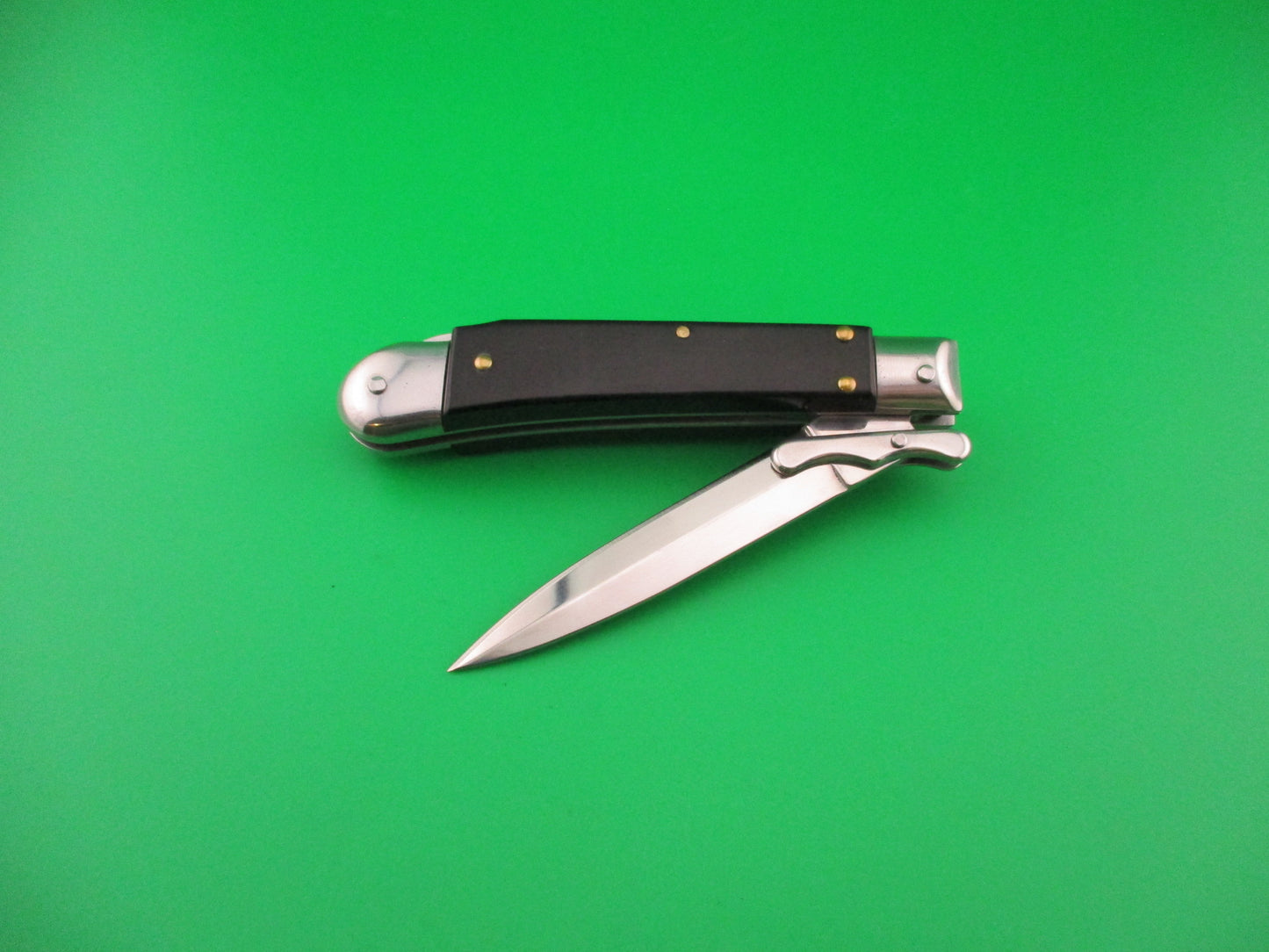 AKC World 19cm Italian Style Medici Black horn Swing guard automatic knife new in box
