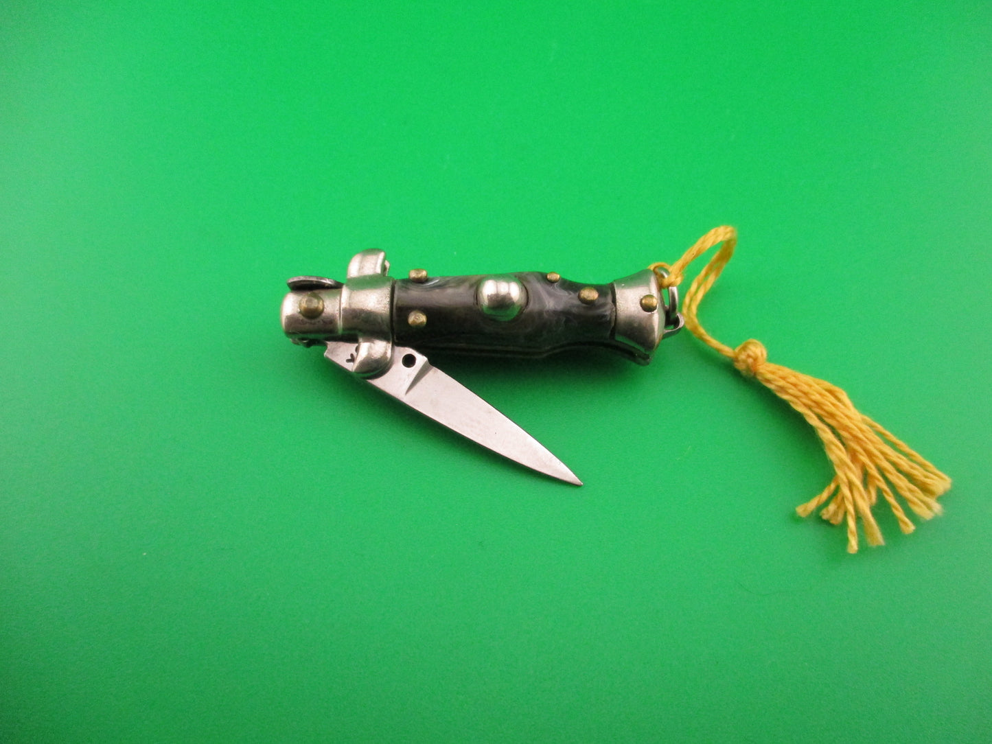 INOX 7cm Italian Tiny Picklock Gray Swirl Yellow tassel vintage 1970s automatic knife