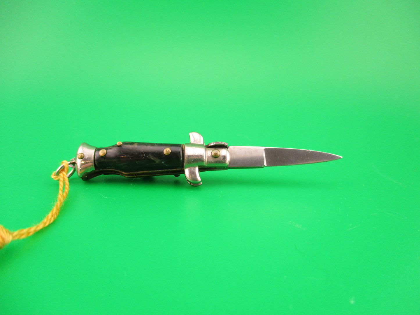 INOX 7cm Italian Tiny Picklock Gray Swirl Yellow tassel vintage 1970s automatic knife