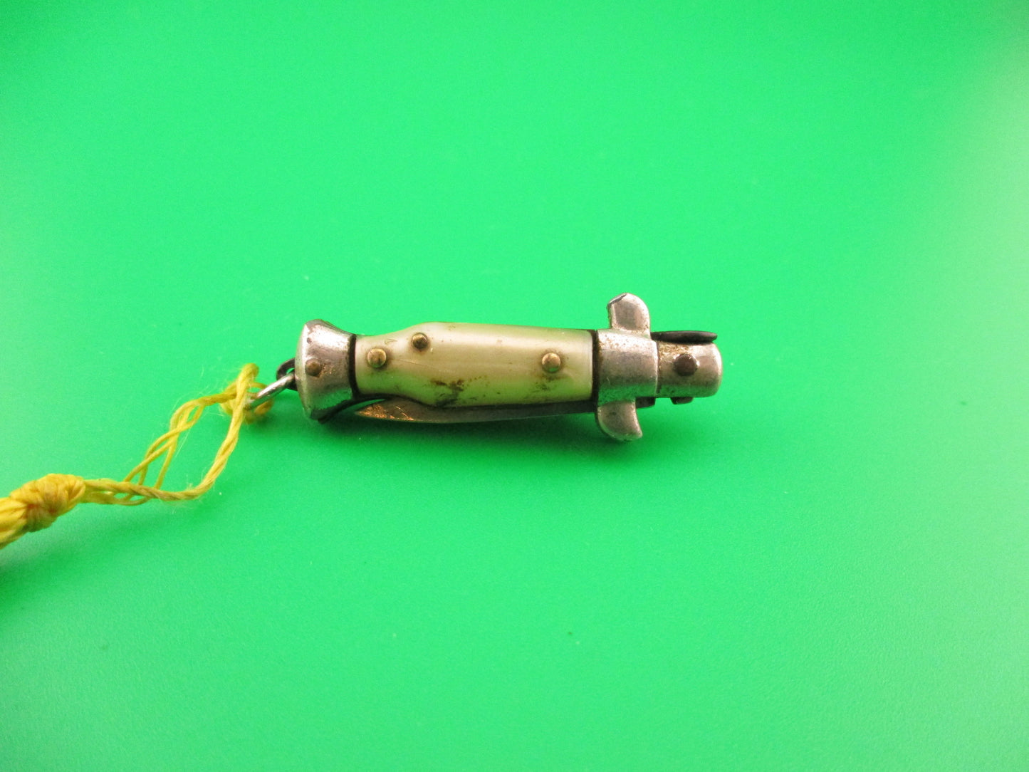 INOX 7cm Italian Tiny Picklock 4 pin Pearlex Yellow tassel vintage 1970s automatic knife