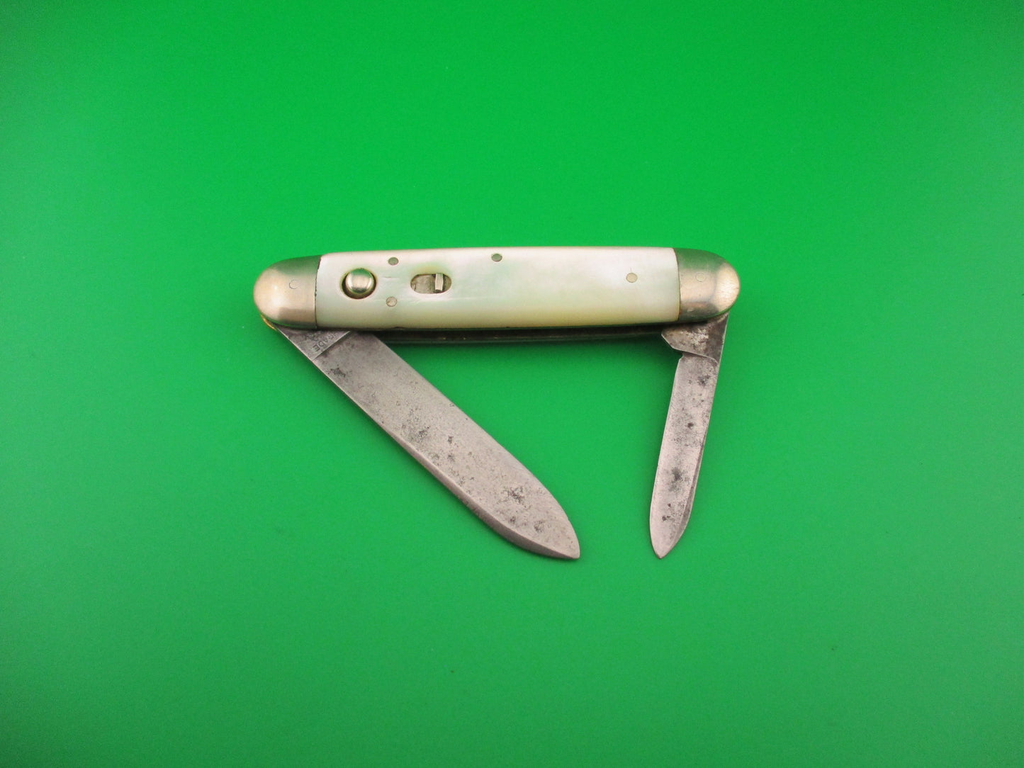 SCHRADE CUT CO  3 3/4" 7506B Large double MOP Full bolstered vintage switchblade