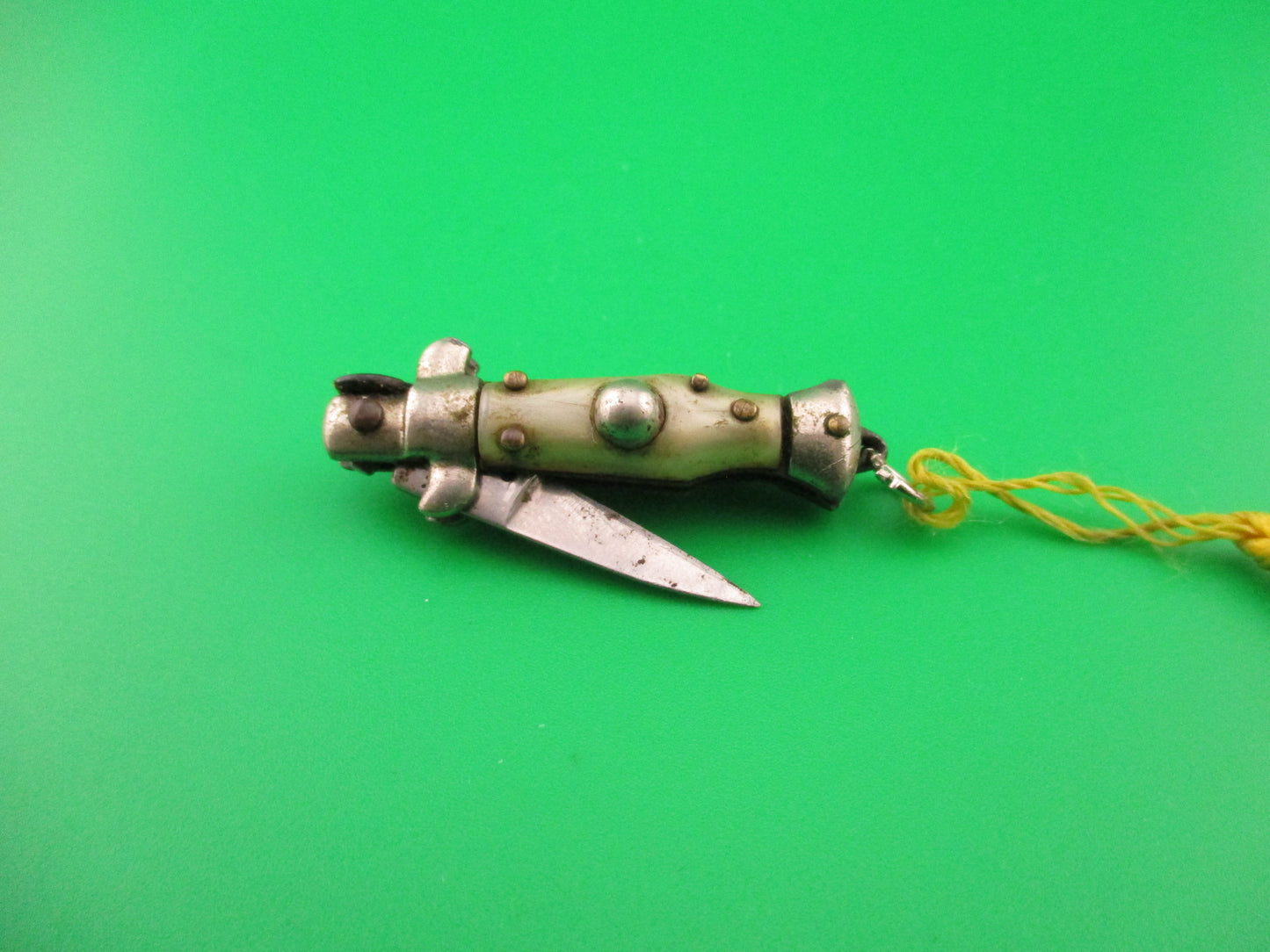 INOX 7cm Italian Tiny Picklock 4 pin Pearlex Yellow tassel vintage 1970s automatic knife