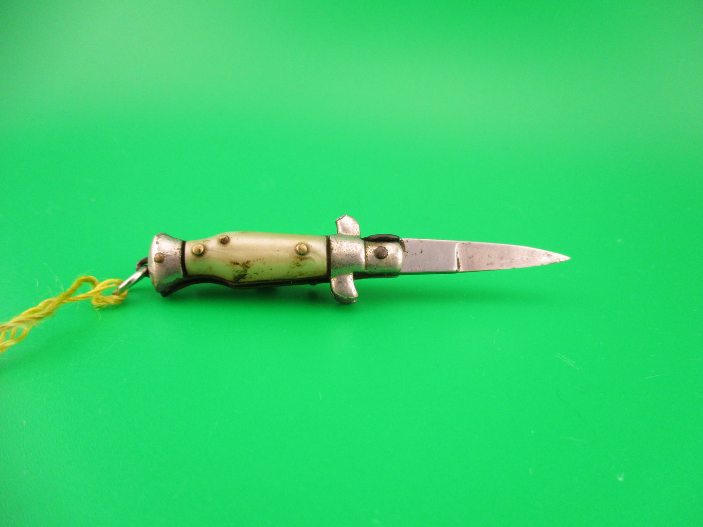 INOX 7cm Italian Tiny Picklock 4 pin Pearlex Yellow tassel vintage 1970s automatic knife