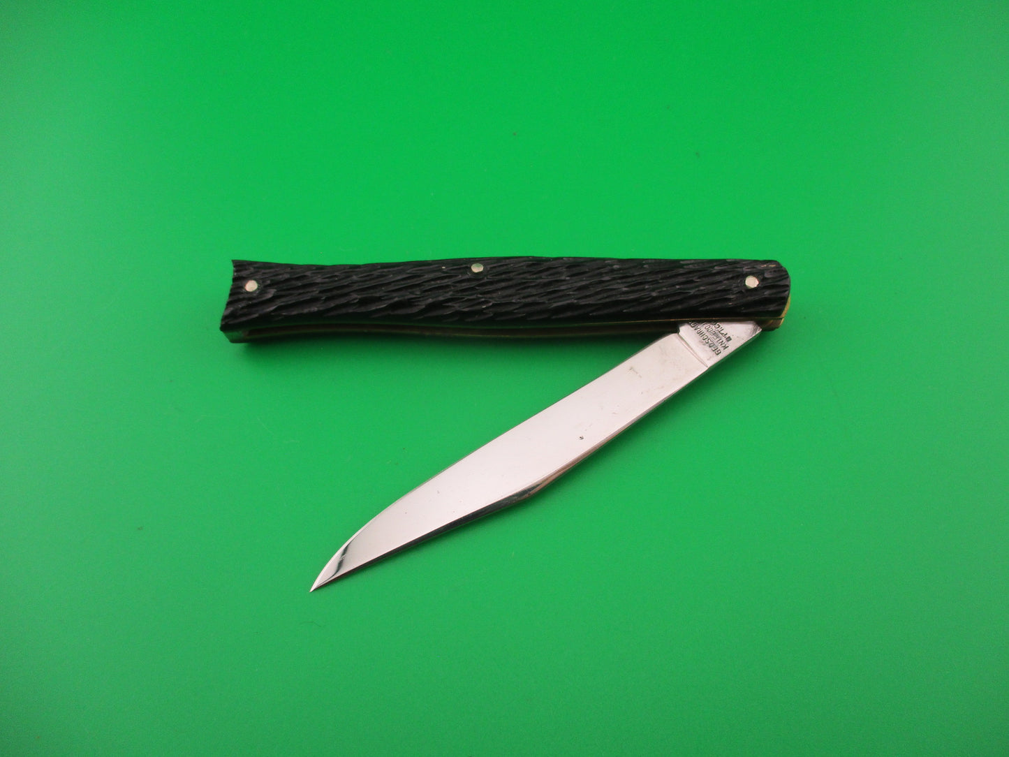 PRESTO 4 inch Fishtail Black jigged Near Mint vintage automatic knife