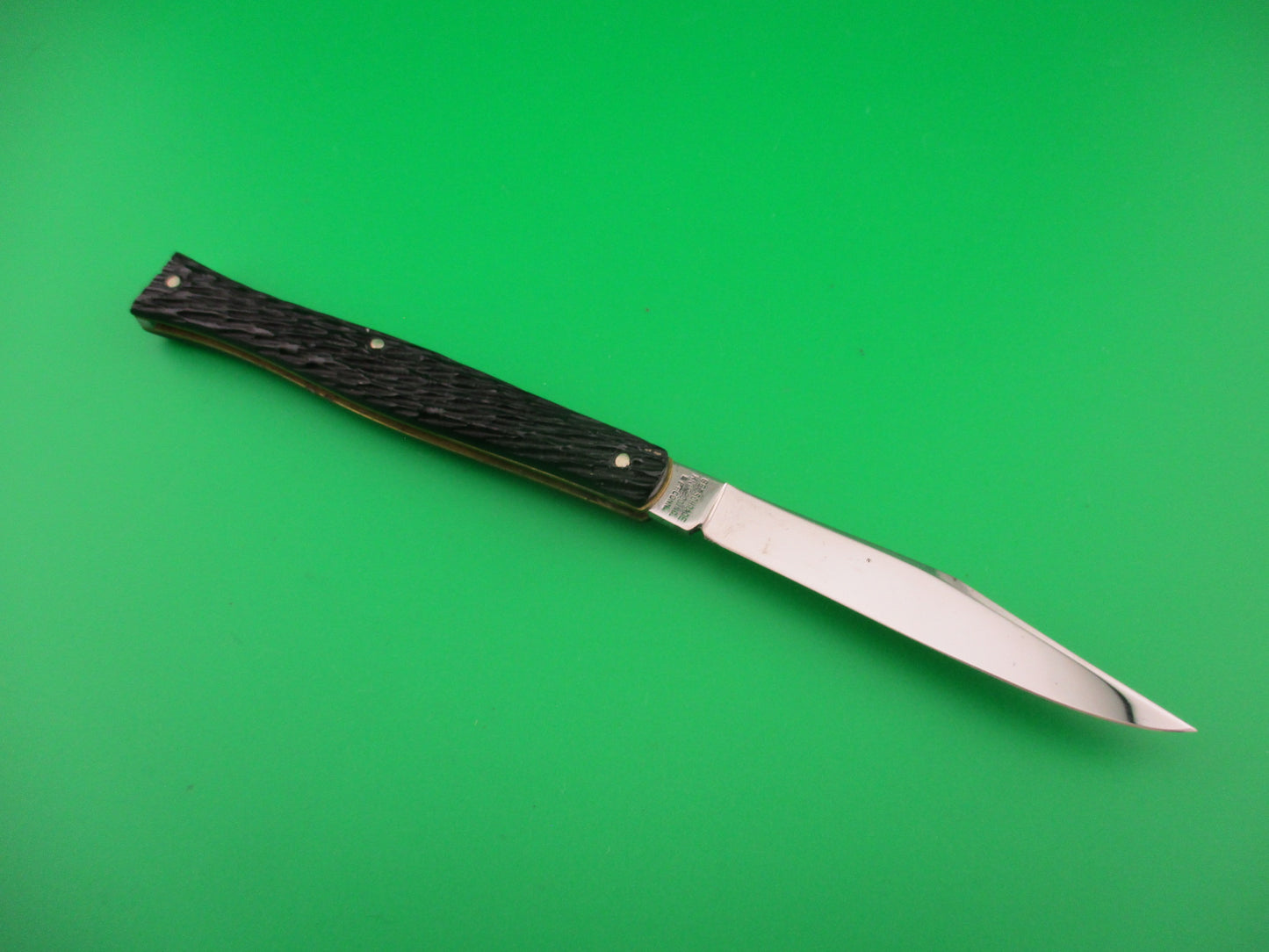 PRESTO 4 inch Fishtail Black jigged Near Mint vintage automatic knife