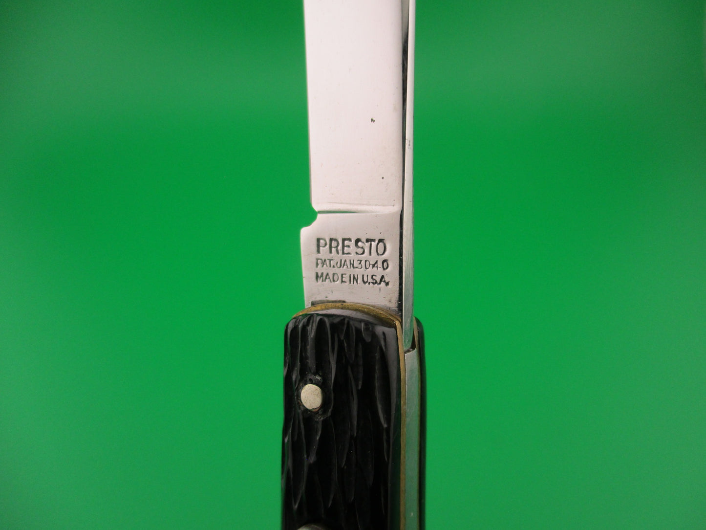 PRESTO 4 inch Fishtail Black jigged Near Mint vintage automatic knife