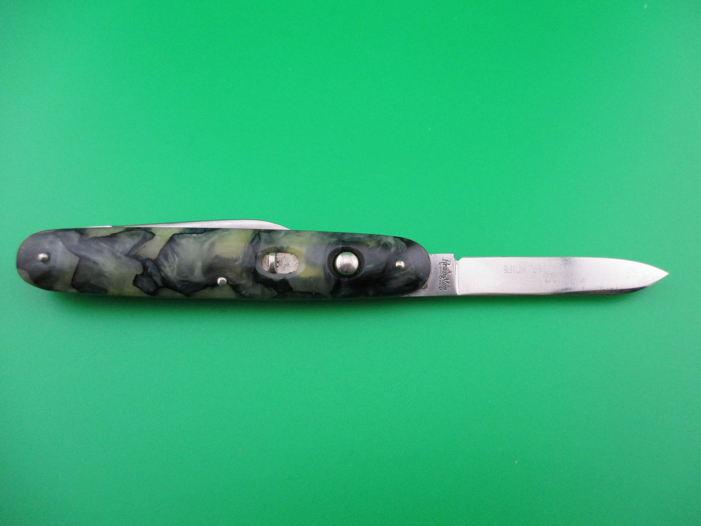 Remington R8065 double switchblade with etch