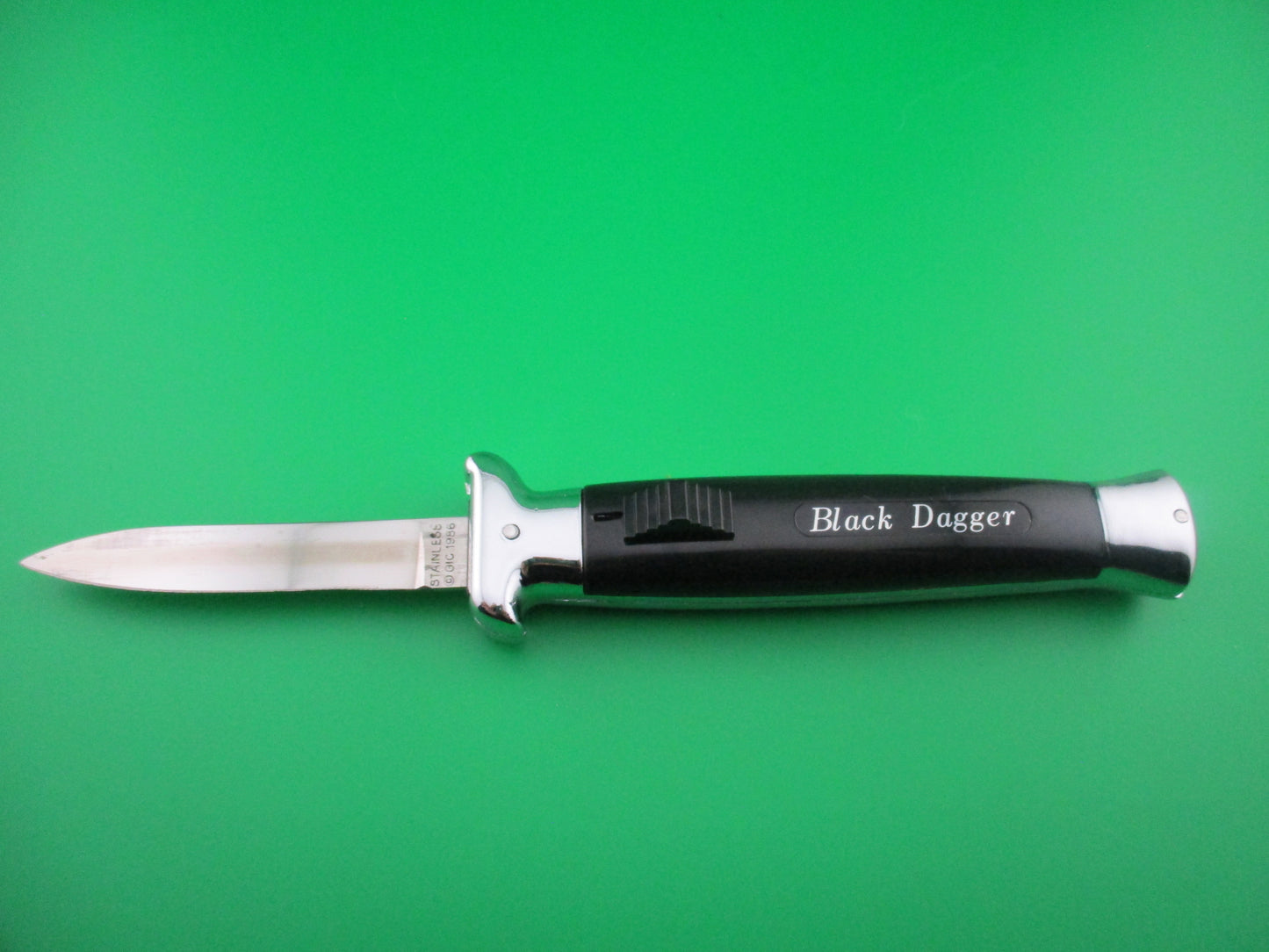 Black Dagger Reverse Switchblade 1986 w/ original nylon sheath