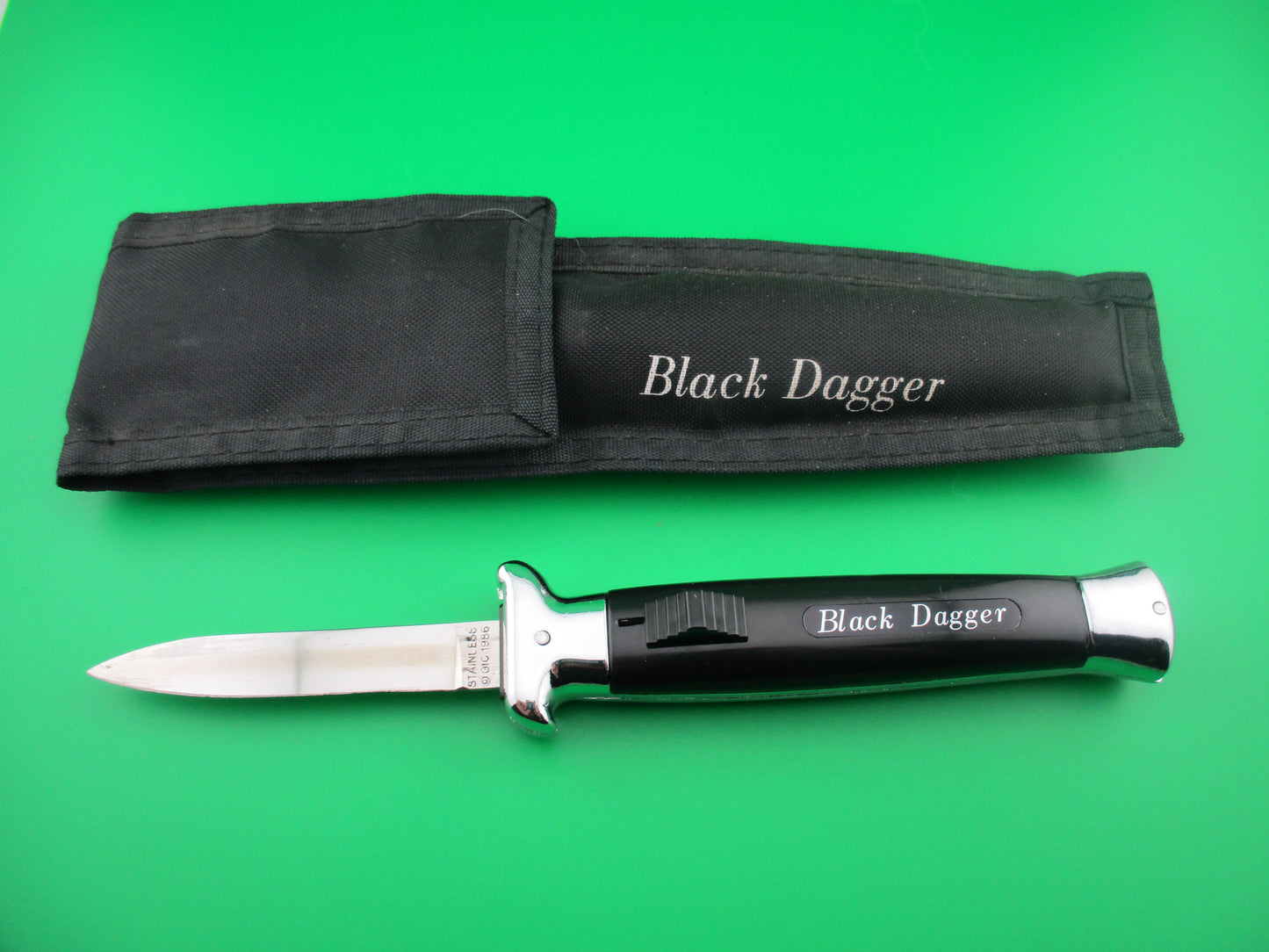 Black Dagger Reverse Switchblade 1986 w/ original nylon sheath