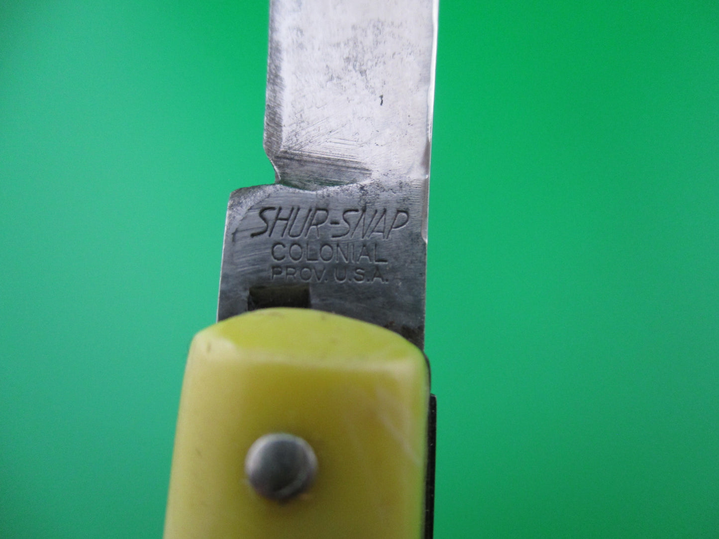 Colonial Shur Snap Fishtail yellow early 1950s switchblade