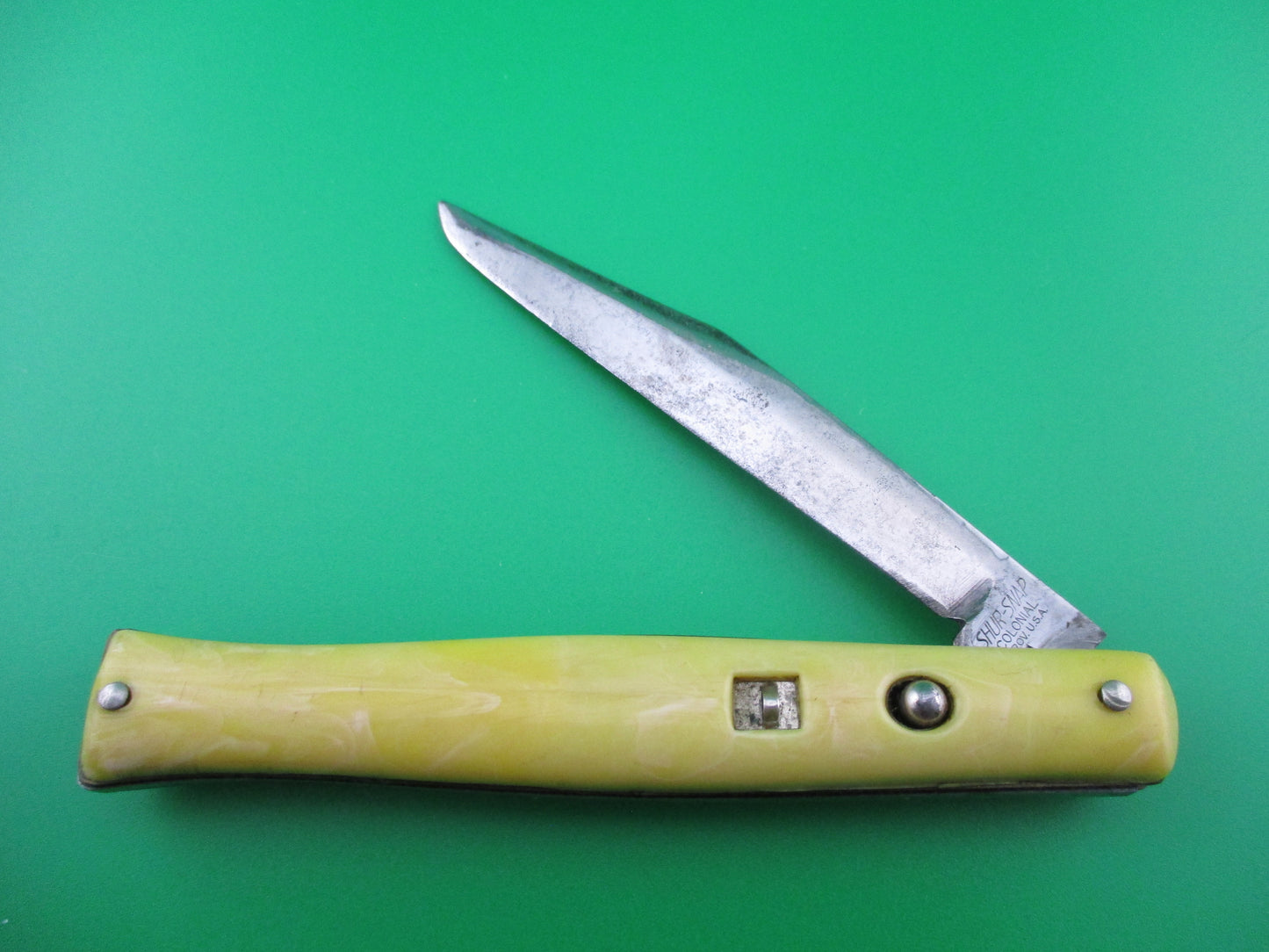 Colonial Shur Snap Fishtail yellow early 1950s switchblade