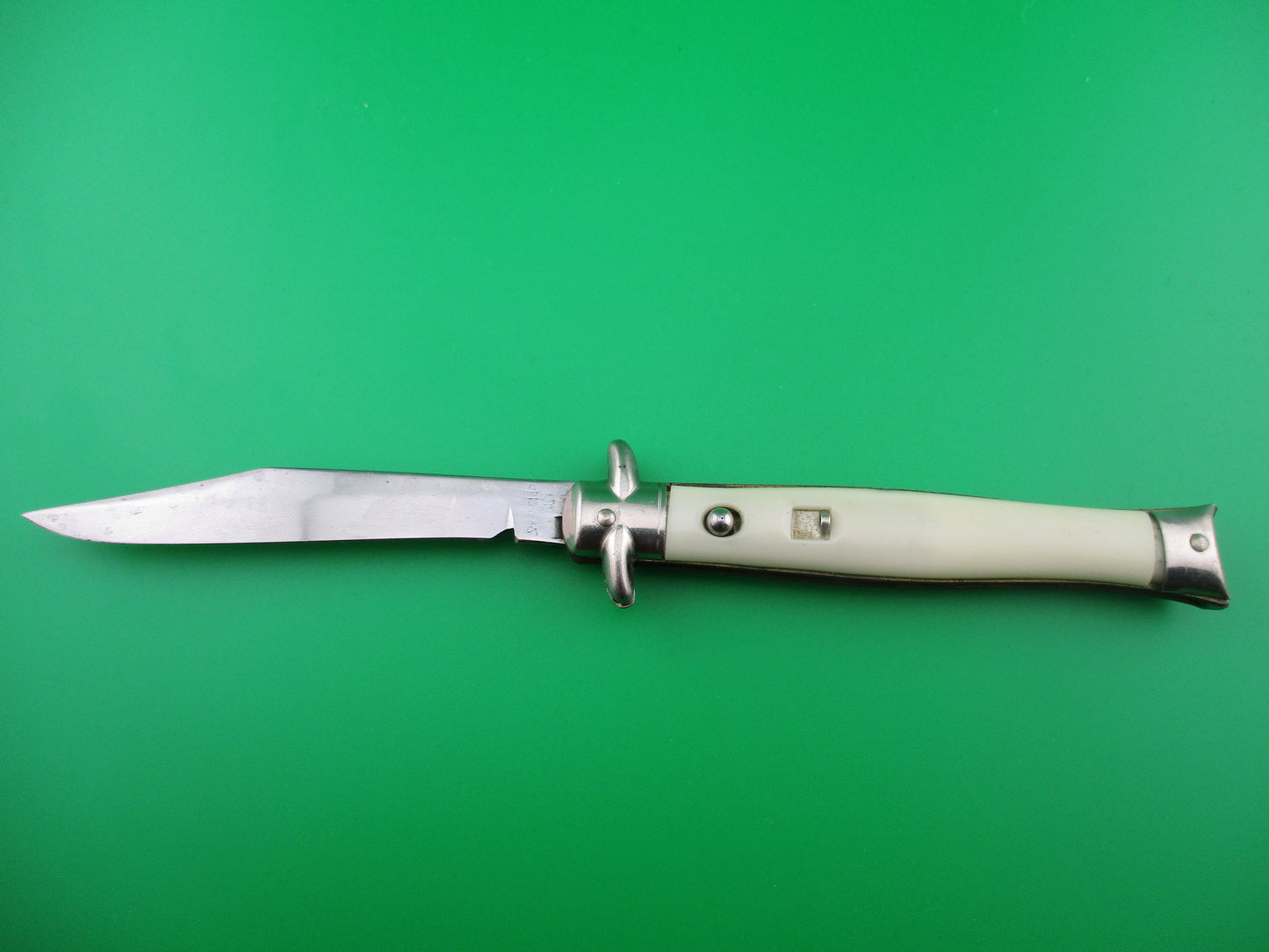 Colonial SHUR-SNAP Bowtie White EX+ Gen 3 switchblade knife