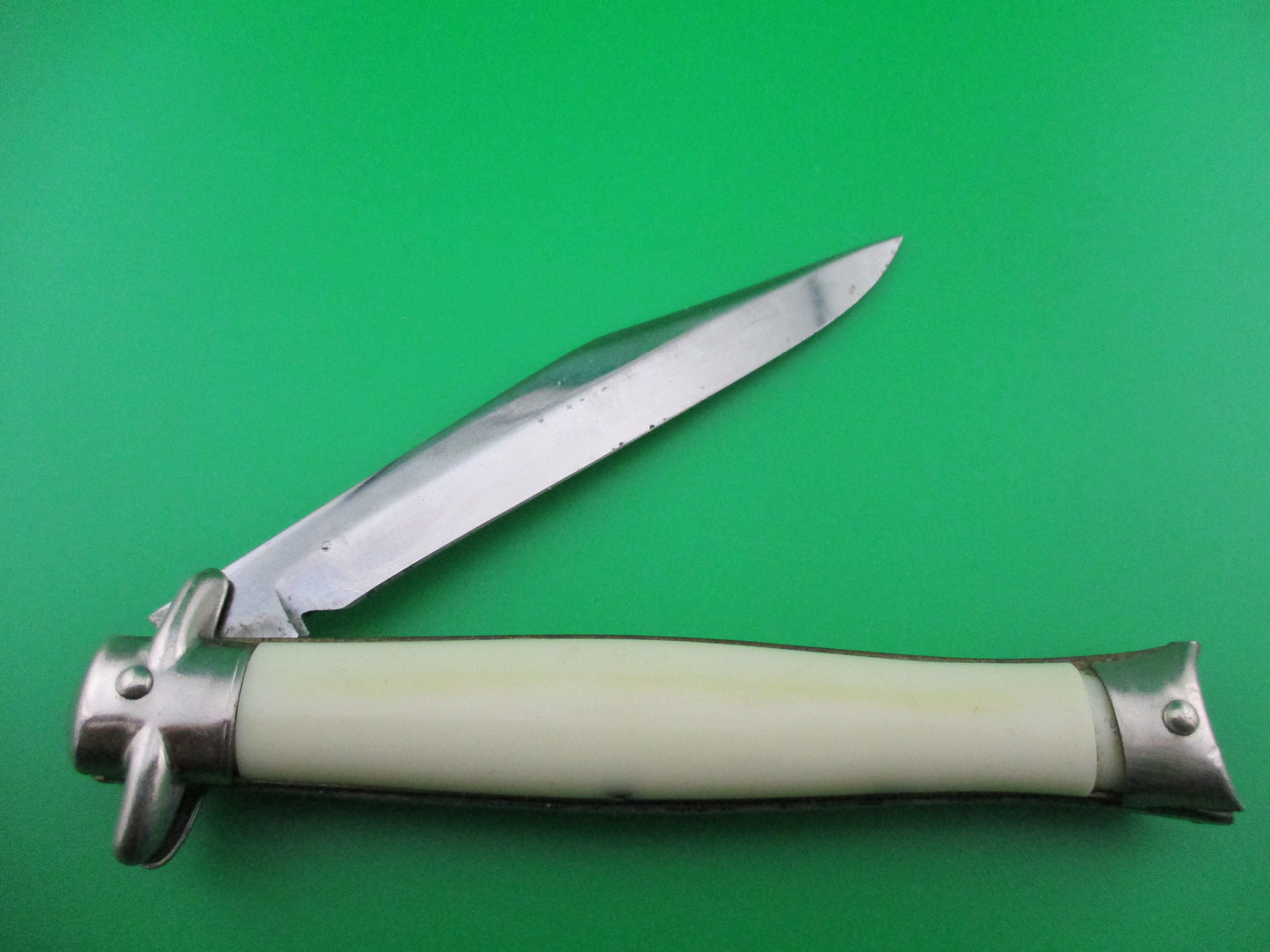 Colonial SHUR-SNAP Bowtie White EX+ Gen 3 switchblade knife