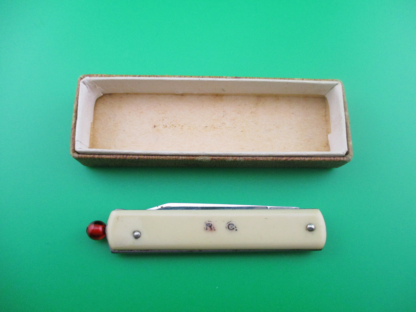 George Schrade Knife Co pullball Cream in box