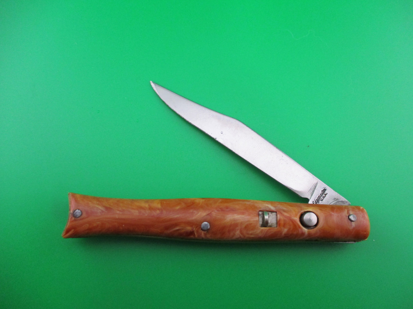 Edgemaster Fishtail Tan swirl automatic knife