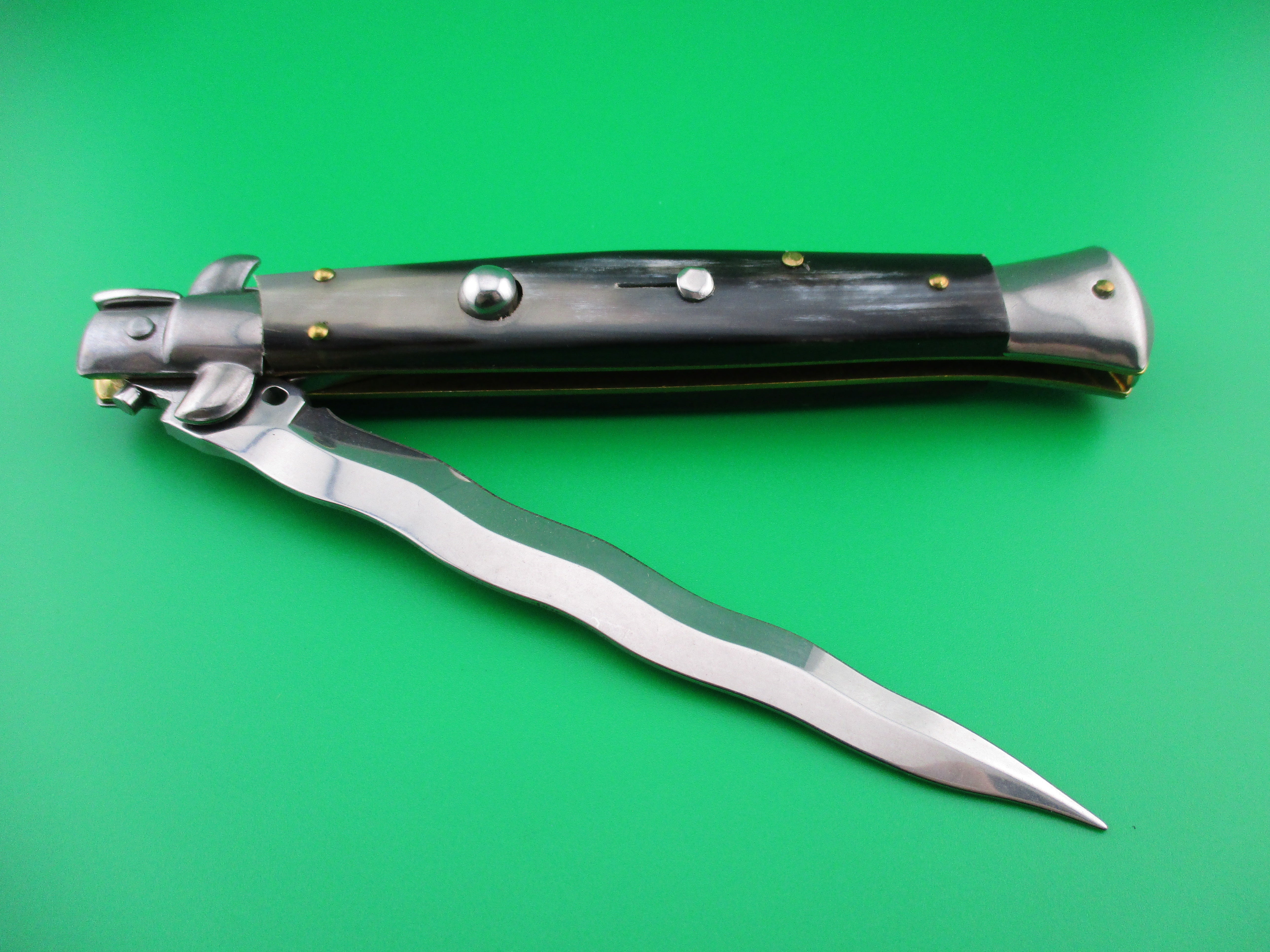 z Frank B Italy 28cm Kris Stiletto Switchblade – Apple