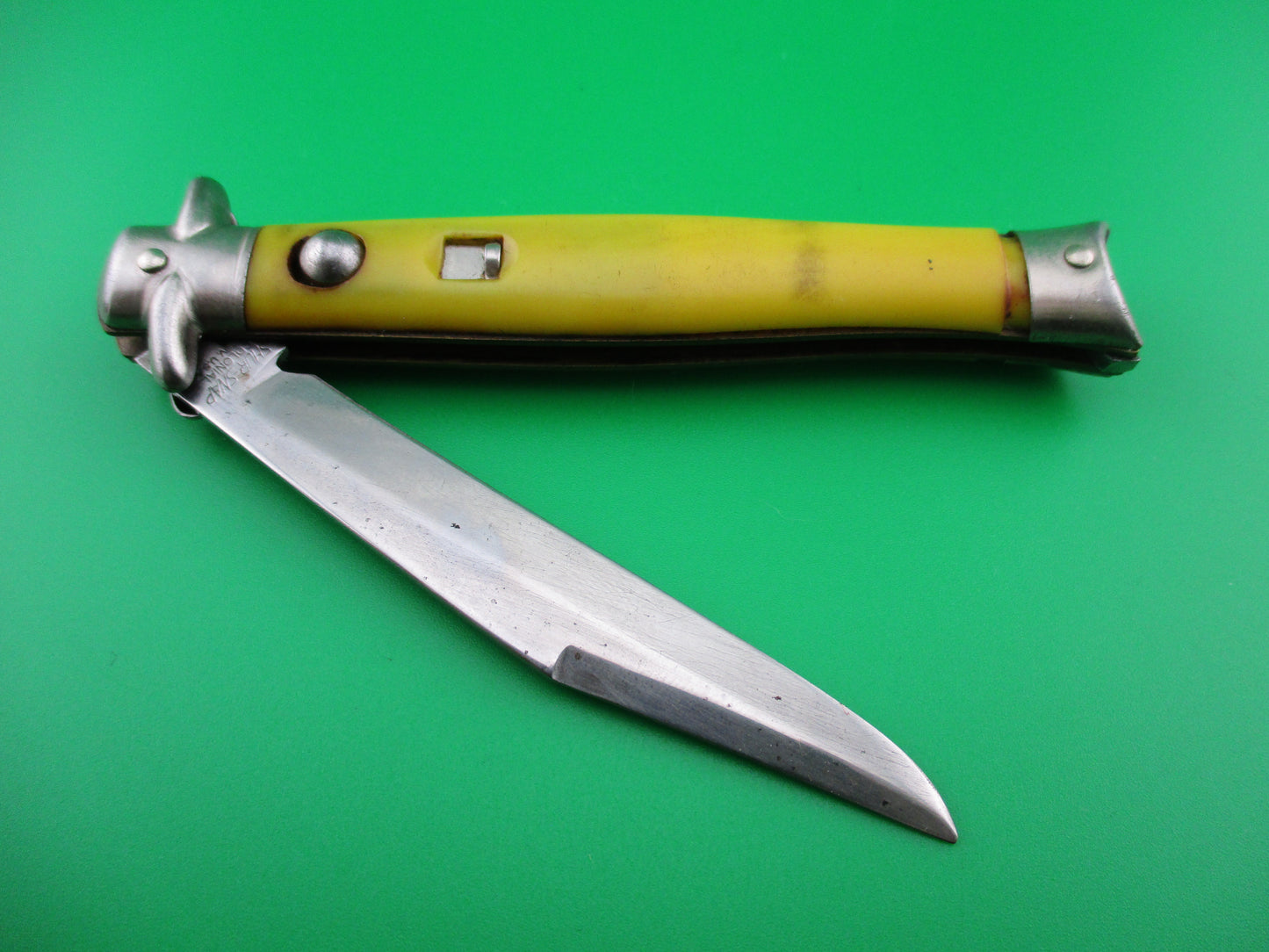 Colonial SHUR SNAP Bowtie Yellow Vintage switchblade