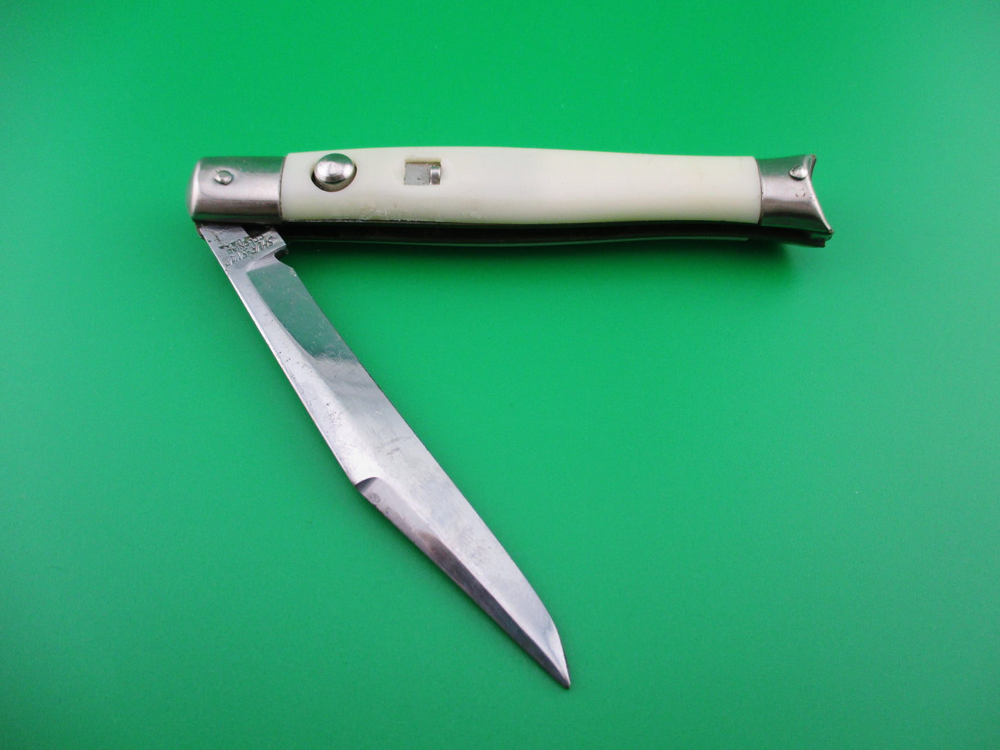 COLONIAL SHUR SNAP Fishtail White late 50s American switchblade