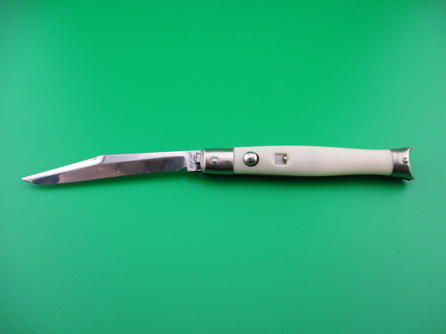 COLONIAL SHUR SNAP Fishtail White late 50s American switchblade