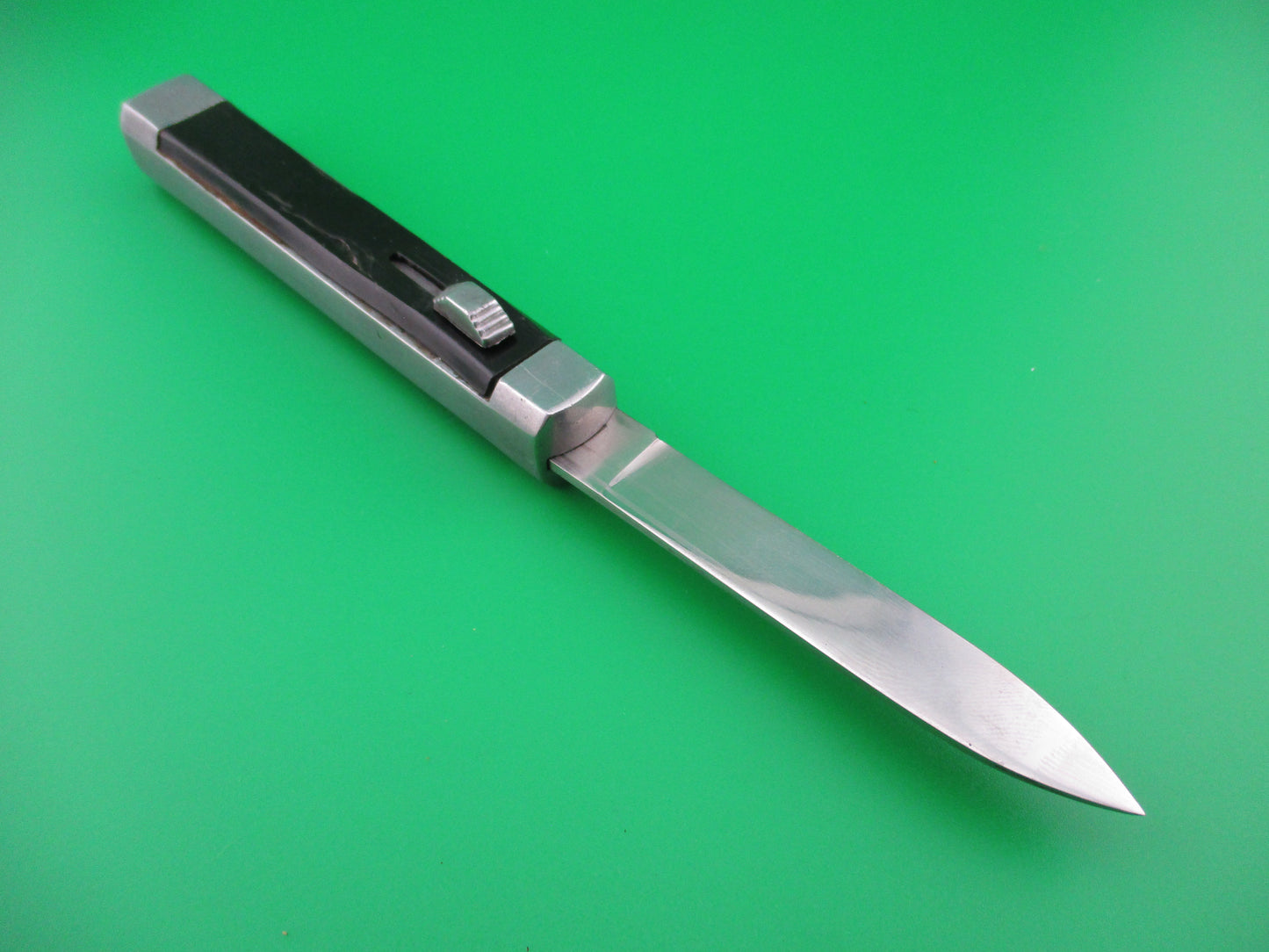 B&S 1062146 Spanish 20cm OTF Black Aluminum Automatic knife