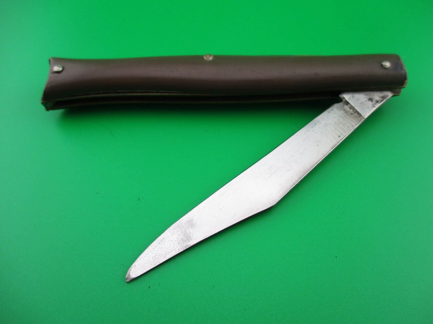 z Edgemaster Fishtail 1950s vintage Olive Green switchblade