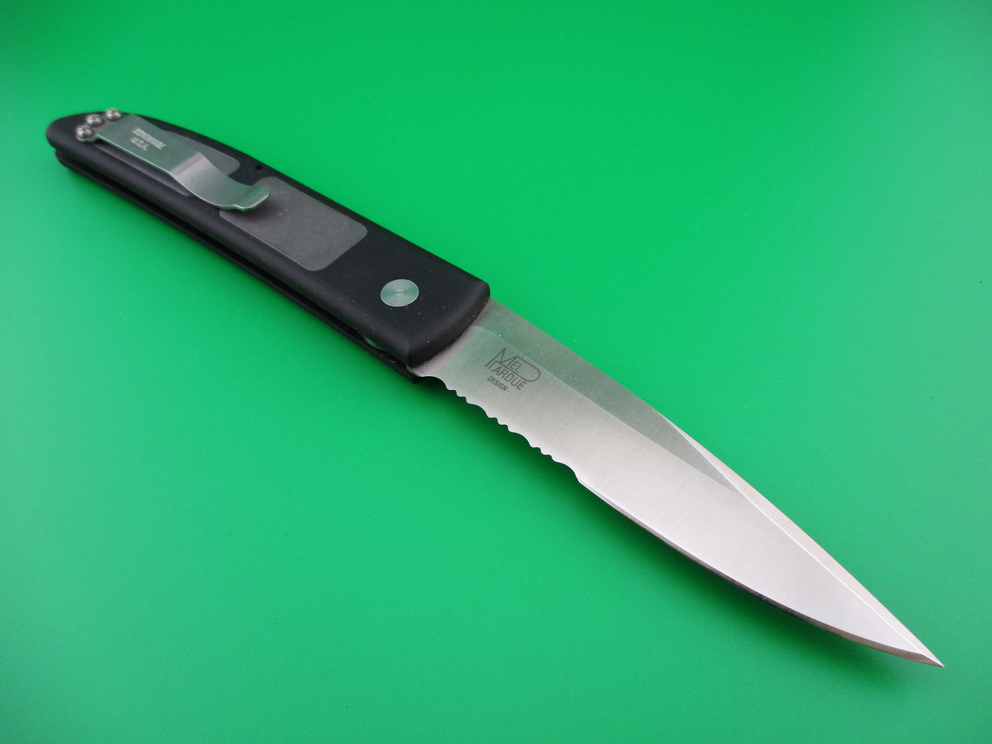 BENCHMADE 3000S MEL PARDUE design Semi serrated blade automatic knife