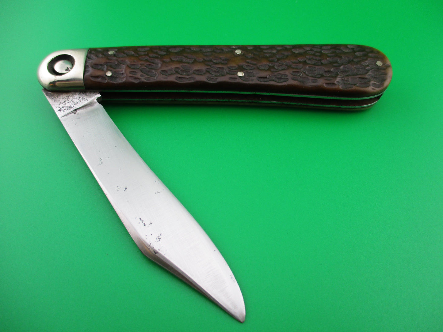 Press Button Knife Co Invincible Picked bone knife