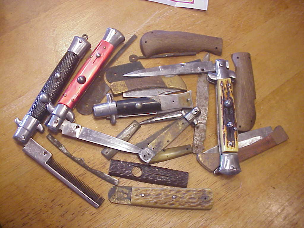 Group of broken switchblades and parts 4