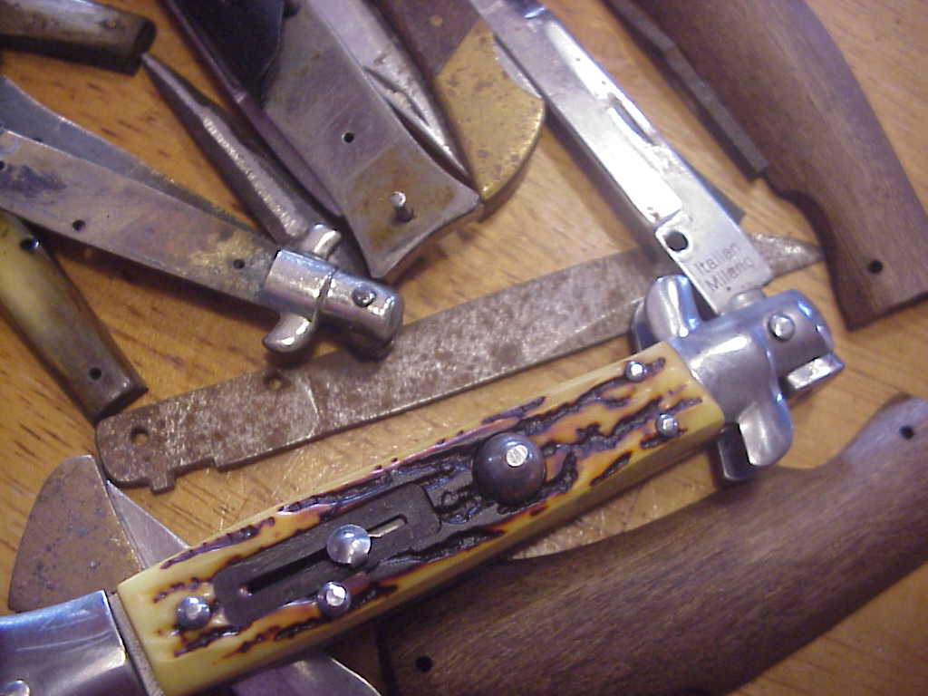 Group of broken switchblades and parts 4