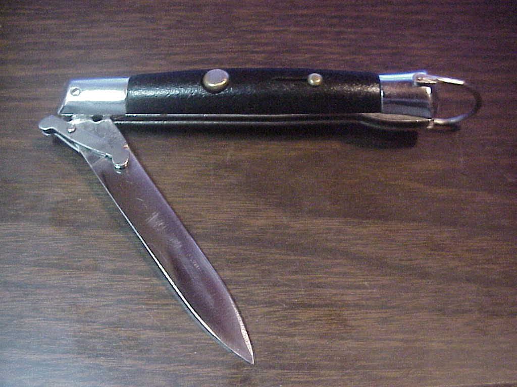 z Korean clone of Rizzuto Estileto Milano swing guard switchblade