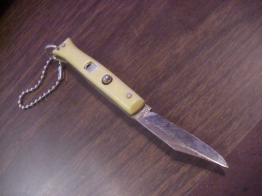 Colonial SNAPPY keychain switchblade early