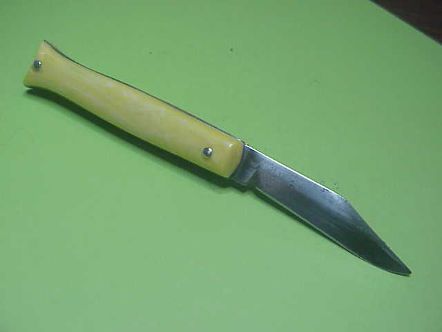 SNAPPY Mini Fishtail (not keychain) Vintage Yellow swirl automatic knife